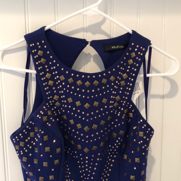 Studded! - Picture 4 of 8